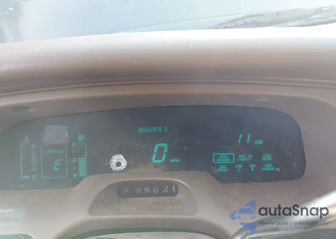 1997 Lincoln Town Car Executive z USA, uszkodzony, nr VIN 1LNLM81W6VY689615